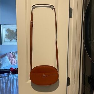 Elegant Tan Leather Crossbody Bag